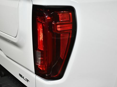 Used 2023 GMC Sierra 1500 SLT w/ SLT Premium Plus Package AWD/4WD image 59