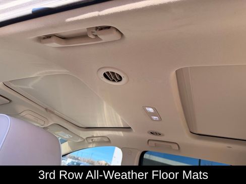 Used 2023 Buick Enclave Avenir image 25