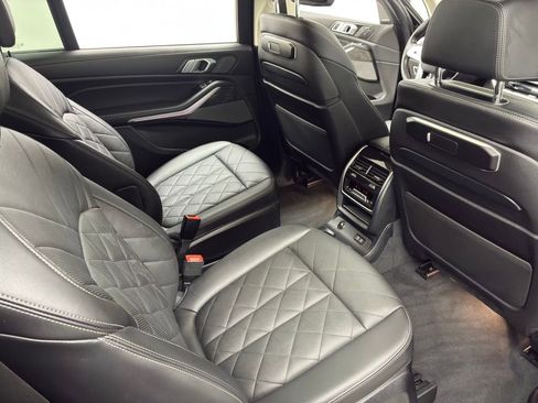 Used 2023 BMW X7 xDrive40i w/ Premium Package image 45