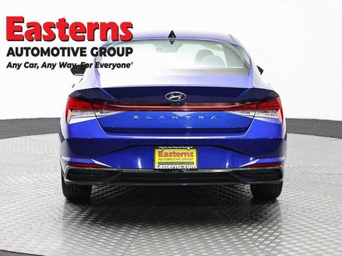 Used 2022 Hyundai Elantra SEL w/ Convenience + Premium Package FWD image 6