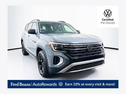 Used 2025 Volkswagen Atlas Peak Edition SE AWD/4WD image 1