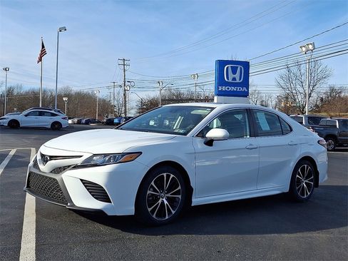 Used 2019 Toyota Camry SE image 6