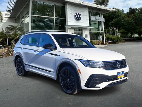Used 2022 Volkswagen Tiguan SE R-Line image 3