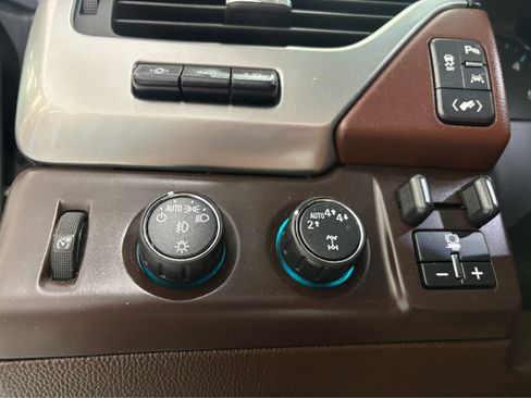 Used 2018 Chevrolet Tahoe Premier AWD/4WD image 16