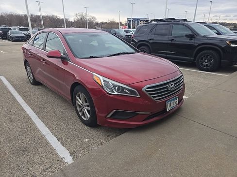 Used 2016 Hyundai Sonata SE image 2