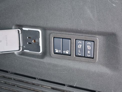 Used 2025 GMC Yukon XL Denali Ultimate image 12