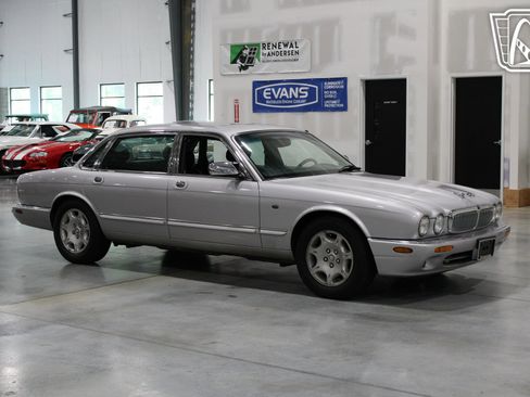 Used 2002 Jaguar XJ8 L Vanden Plas image 29