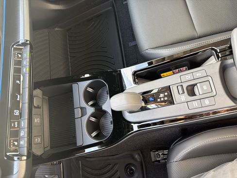 New 2026 Toyota Prius Plug-In Hybrid image 8