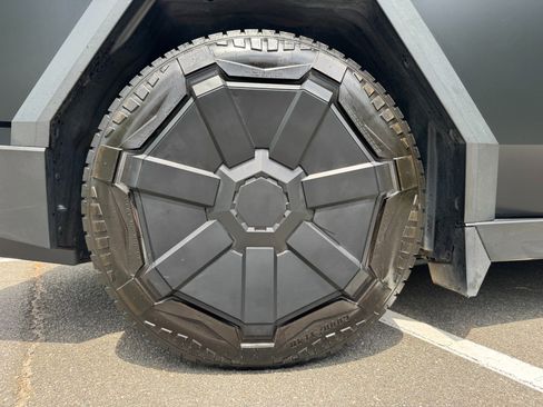 Used 2024 Tesla Cybertruck AWD Crew Cab image 59