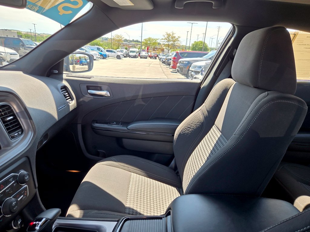 Used 2023 Dodge Charger SXT w/ Blacktop Package AWD/4WD image 27
