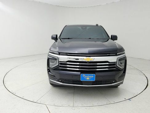 Used 2025 Chevrolet Suburban LT w/ Comfort Package RWD image 2