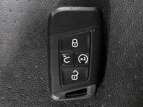 Used 2022 Volkswagen Tiguan SE FWD image 32