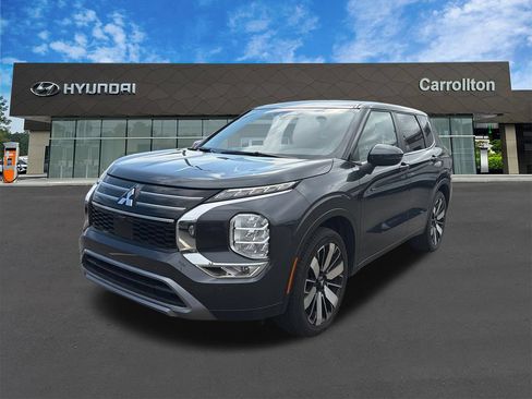Used 2025 Mitsubishi Outlander SE FWD image 1
