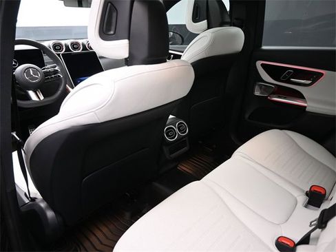 Used 2025 Mercedes-Benz GLC 300 image 10