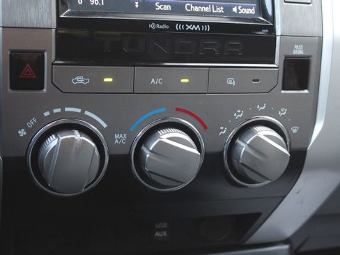 Used 2018 Toyota Tundra SR5 AWD/4WD image 28