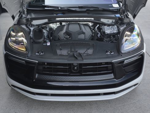 Certified 2026 Porsche Macan Turbo AWD/4WD image 36