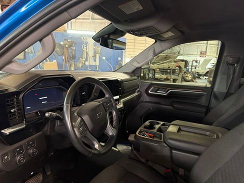 Used 2023 Chevrolet Silverado 1500 RST AWD/4WD image 5