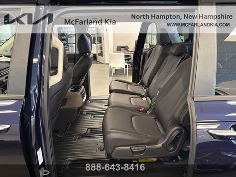 Used 2026 Kia Carnival EX image 9