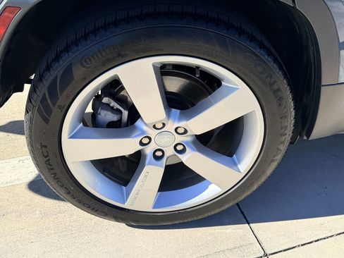 Used 2024 Land Rover Defender 110 SE image 12