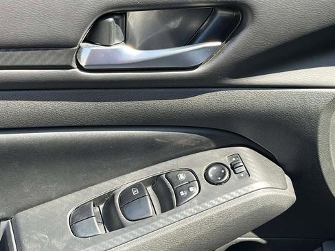 Used 2024 Nissan Altima 2.5 SV image 14