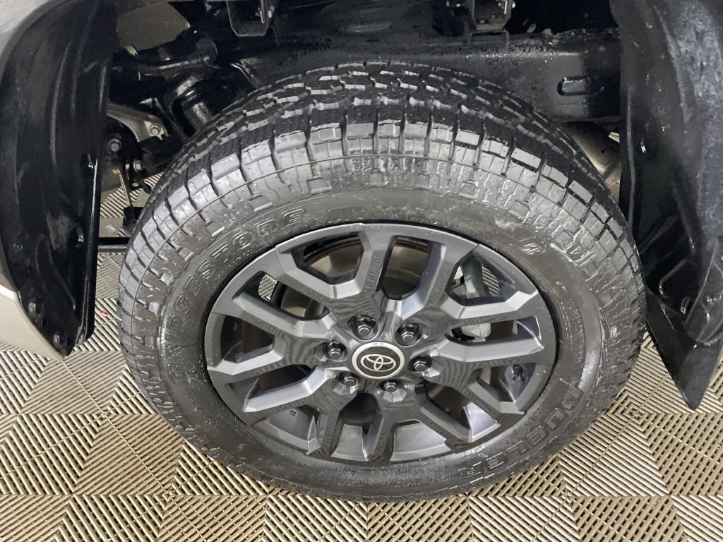Used 2024 Toyota Tundra Platinum AWD/4WD image 6