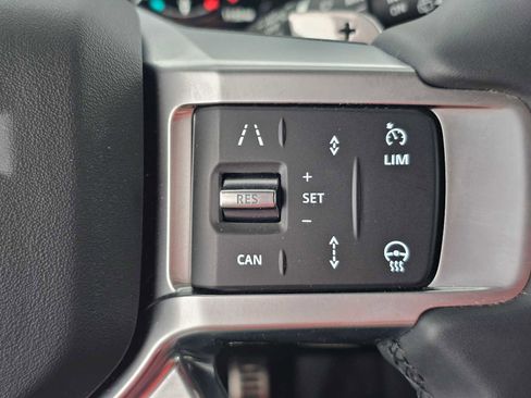 Certified 2024 Land Rover Discovery Dynamic SE image 30