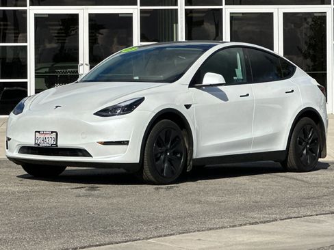 Used 2025 Tesla Model Y Long Range image 8