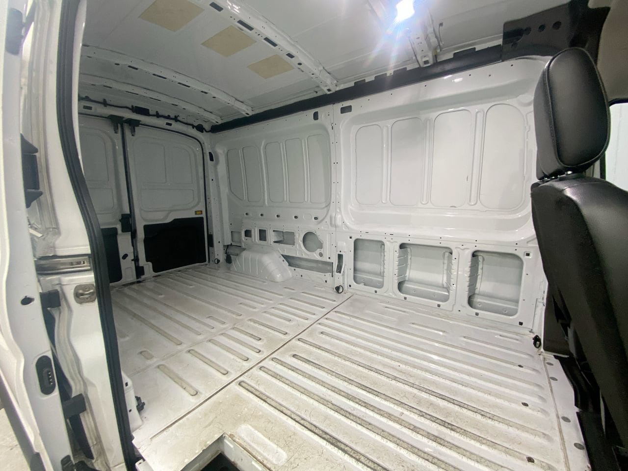 Used 2025 Ford Transit 250 148 Medium Roof Extended AWD image 23
