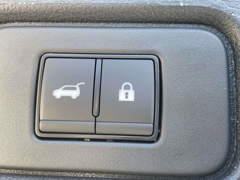 New 2026 Nissan Pathfinder SL image 10