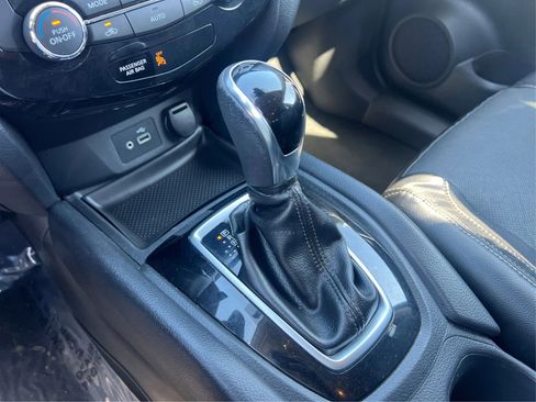 Used 2019 Nissan Rogue SV image 34