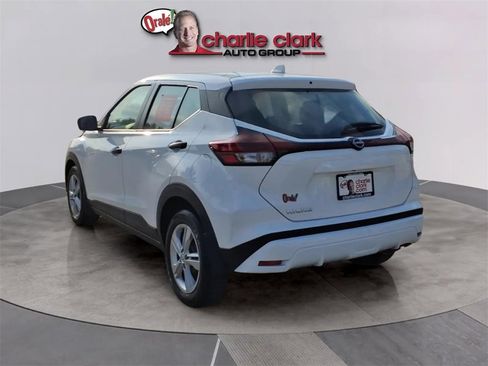 Used 2024 Nissan Kicks S image 3