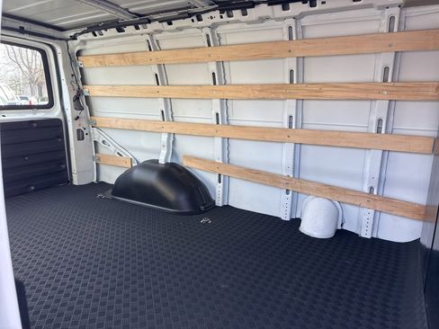 Used 2024 GMC Savana 2500 w/ Driver Convenience Package image 21