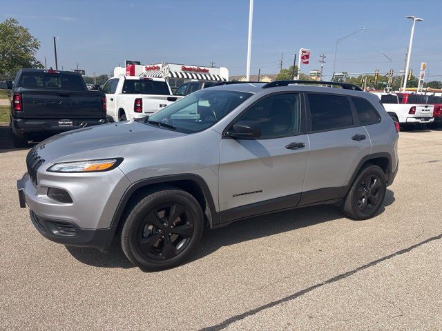Used 2017 Jeep Cherokee Sport w/ Cold Weather Group AWD/4WD image 2