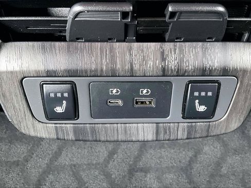 Used 2024 Nissan Ariya AWD image 17