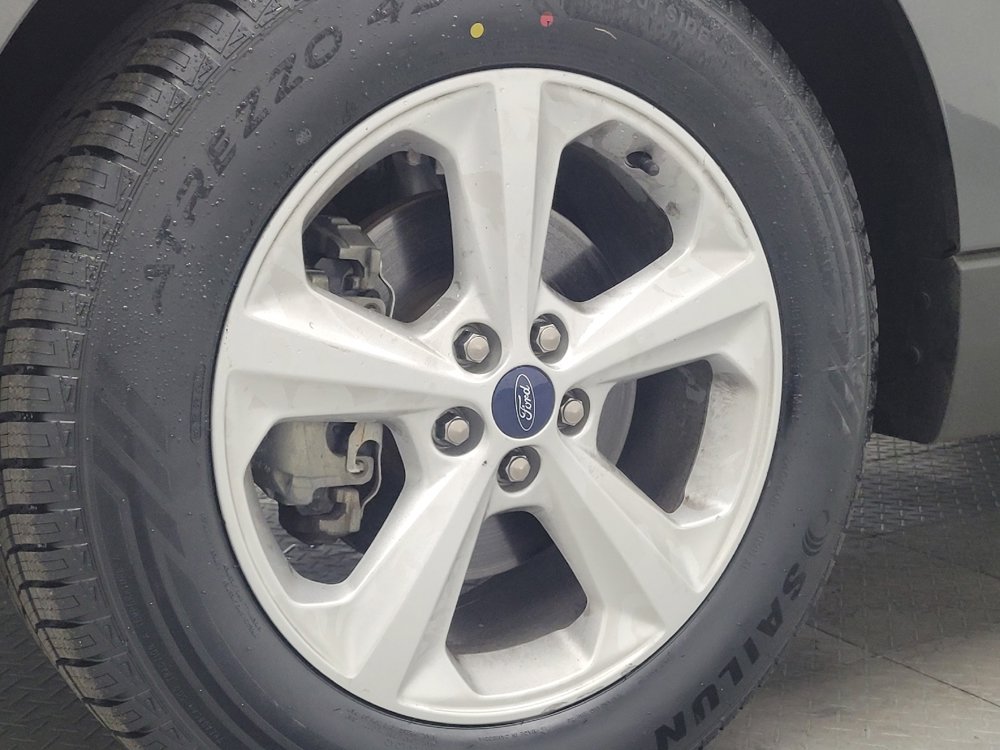 Used 2018 Ford Edge SE FWD image 31