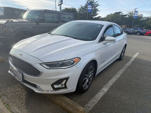 Used 2019 Ford Fusion Titanium image 3