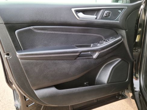 Used 2024 Ford Edge Titanium image 8