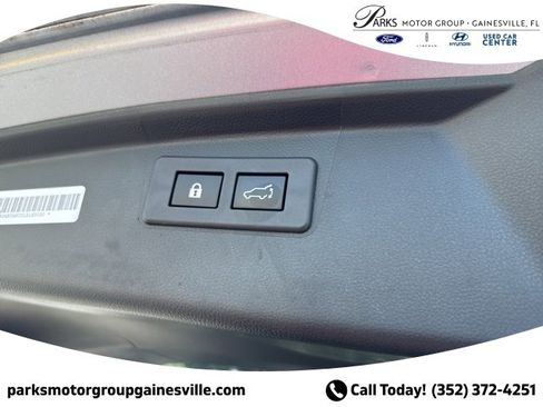 Used 2020 Subaru Outback Limited image 16