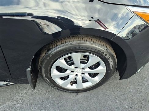 Used 2023 Toyota Corolla LE image 4