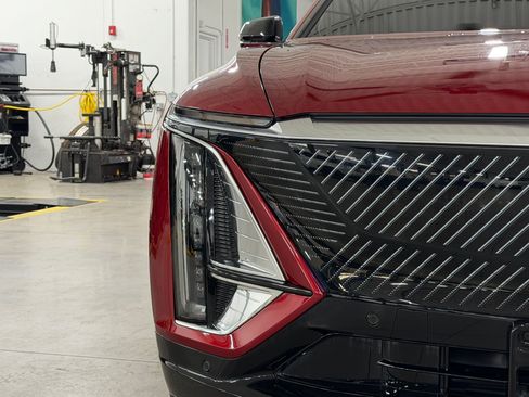Used 2024 Cadillac Lyriq Luxury RWD image 11