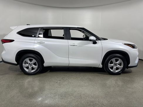 Certified 2023 Toyota Highlander LE image 2