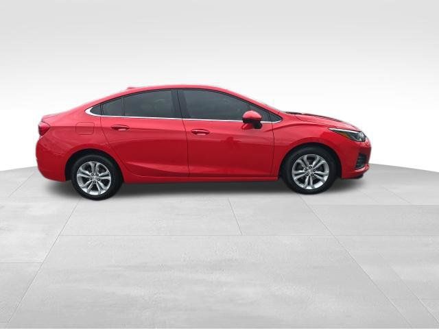 Used 2019 Chevrolet Cruze LT w/ Convenience Package FWD image 11