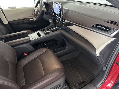 Used 2023 Toyota Sienna Platinum image 37