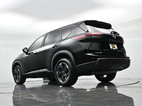 Used 2024 Nissan Rogue SV AWD/4WD image 18