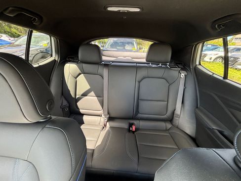 Used 2025 Buick Envista Sport Touring image 38