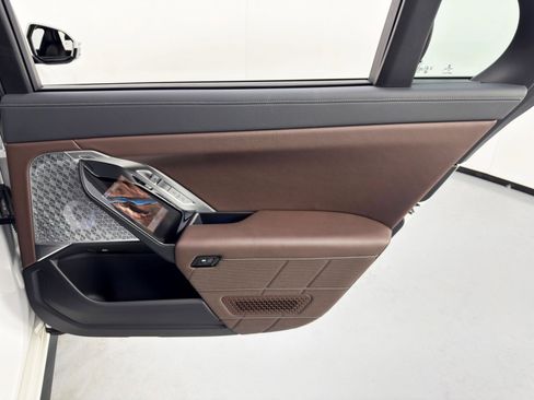 Used 2023 BMW i7 xDrive60 w/ Executive Package 2 image 55