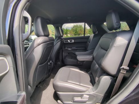 Used 2020 Ford Explorer XLT w/ Equipment Group 202A AWD/4WD image 12
