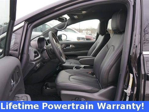 New 2026 Chrysler Pacifica Select image 19