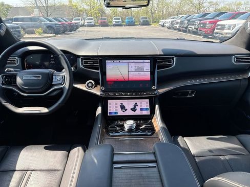 Used 2023 Jeep Grand Wagoneer Series II image 10