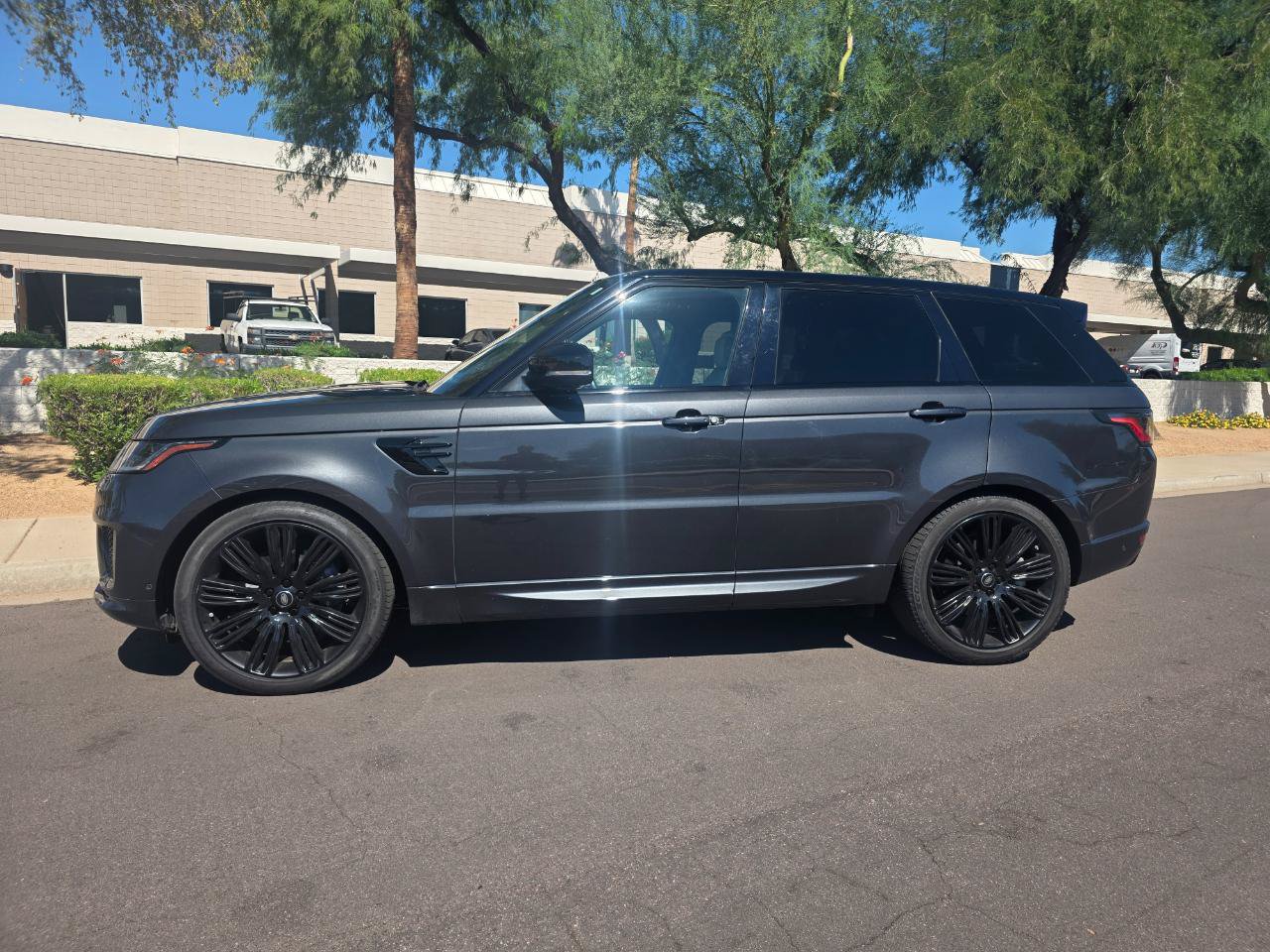 Used 2020 Land Rover Range Rover Sport Autobiography AWD/4WD image 3